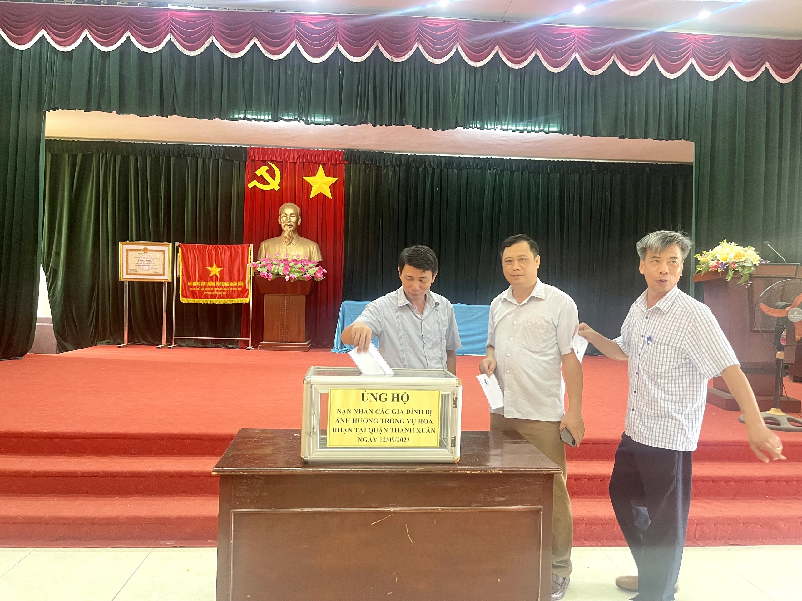 Xã Tòng Bạt quyên góp ủng hộ nạn nhân vụ cháy chung cư mini tại Thanh Xuân (Hà Nội)