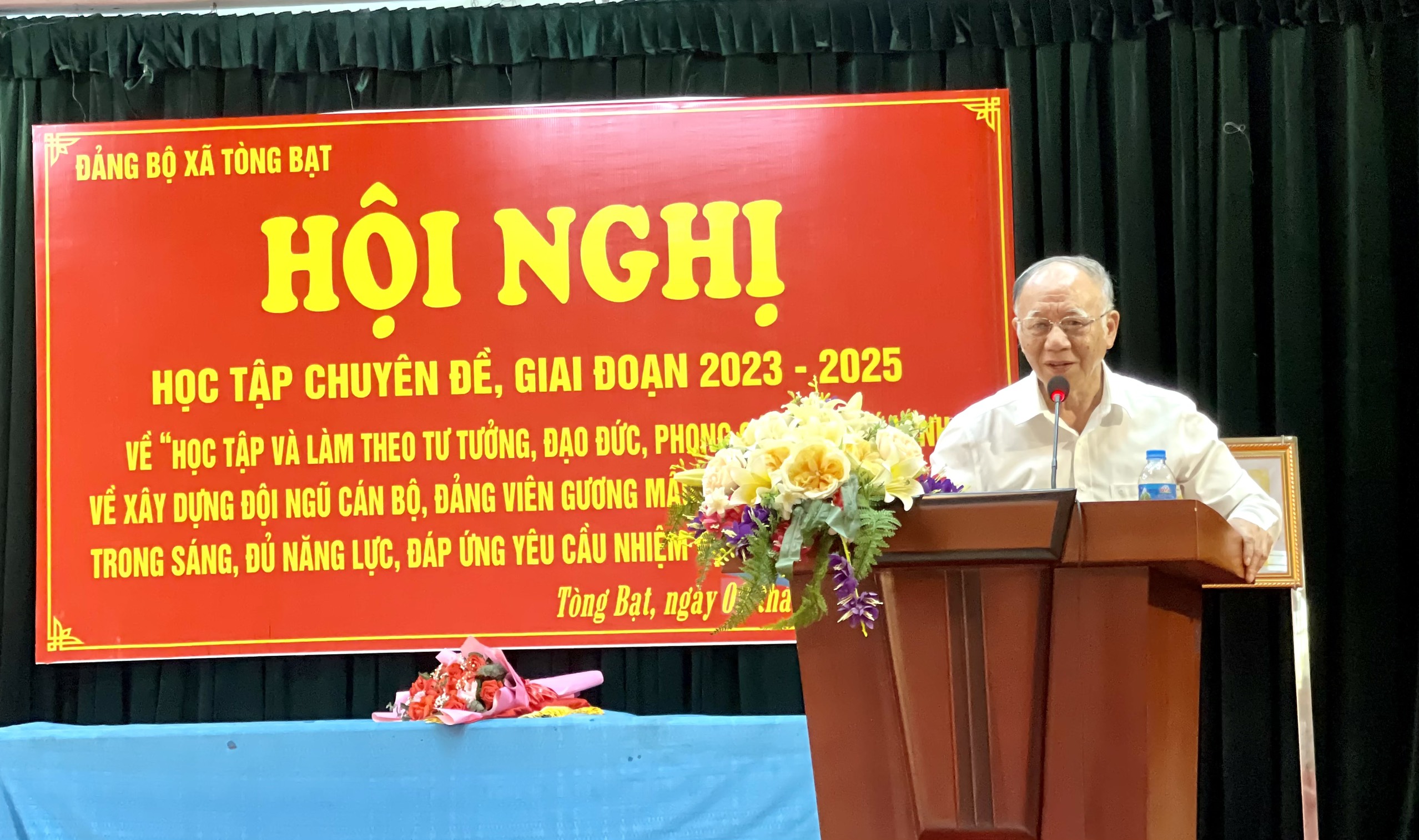 Giáo sư, tiến sĩ Hoàng Chí Bảo nói chuyện về tư tưởng, đạo đức, phong cách Hồ Chí Minh chuyên đề giai đoạn 2023-2025 tại xã Tòng Bạt